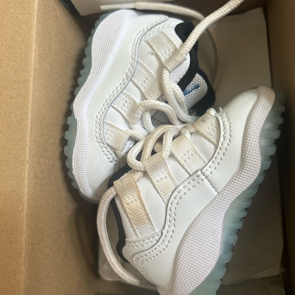 🎉RARE FIND🎉 JORDAN AIR JORDAN 11 RETRO LOW (TD) 'LEGEND BLUE' size 2 Baby - Picture 9 of 9